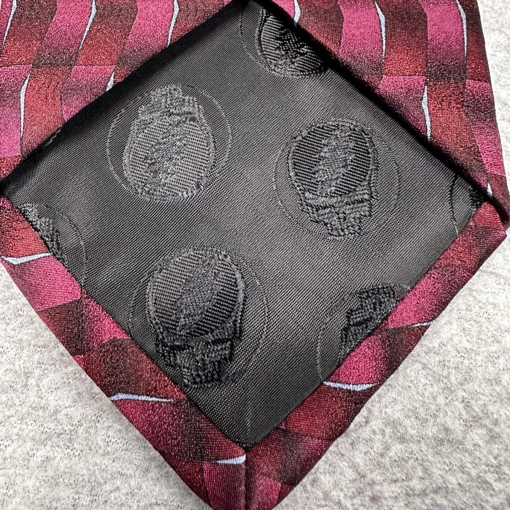 Vintage Grateful Dead 'Jahrhundert Hall 17th Set' Burgundy Geometric Tie 1996